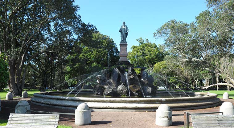 Coast to Coast Path (Grafton to Maungakiekie) – Memorial fountain and statue of Sir John Logan Campbell in Cornwall Park.